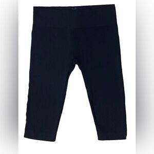 Women’s Champion Black Seamless Capri Cropped Bike Leggings Pants in size Medium
